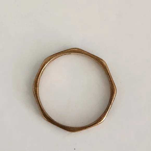 9K Gold Engraved Octogon Slim Band Ring - Picture 3 of 4